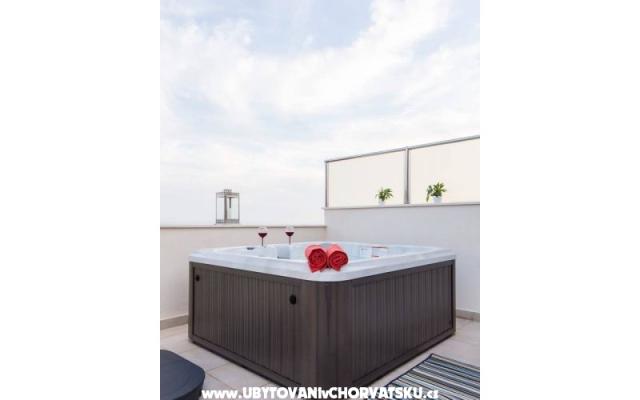 Bubbles Luxury Penthouse with jacuz - apartmaji Podstrana Hrvaška