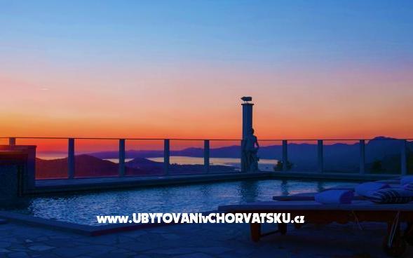 Villa Nino-Gornje Sitno - apartmaji Podstrana Hrvaška