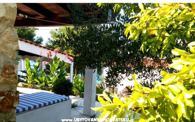 Apartmaji Gjardini *** - apartmaji Primošten Hrvaška
