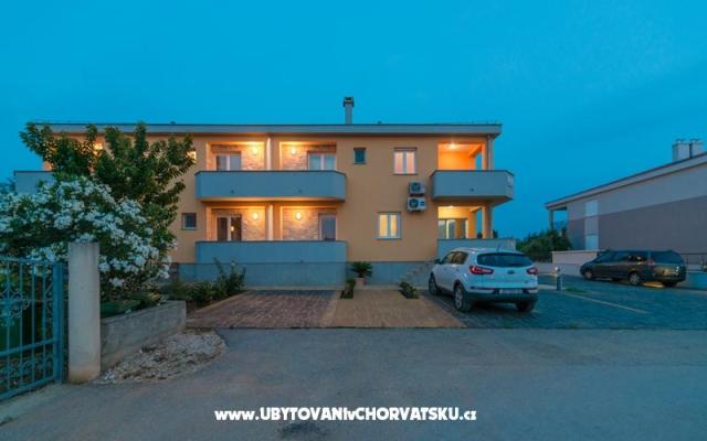 Apartmaji Dora - apartmaji Privlaka Hrvaška