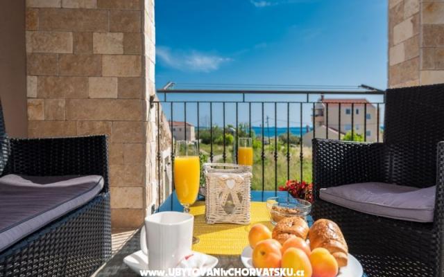 Počitniški dom Rose - apartmaji Privlaka Hrvaška