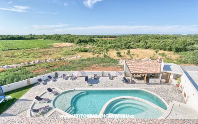 Apartmaji z bazenom Štinjan - apartmaji Pula Hrvaška
