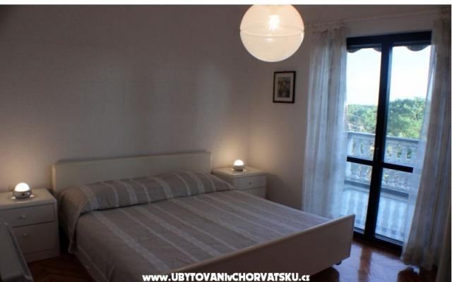 Hiša with swimming pool - apartmaji Pula Hrvaška