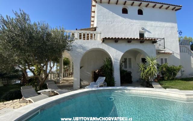 Villa Agata z bazenom &amp; sauna - apartmaji otok Rab Hrvaška