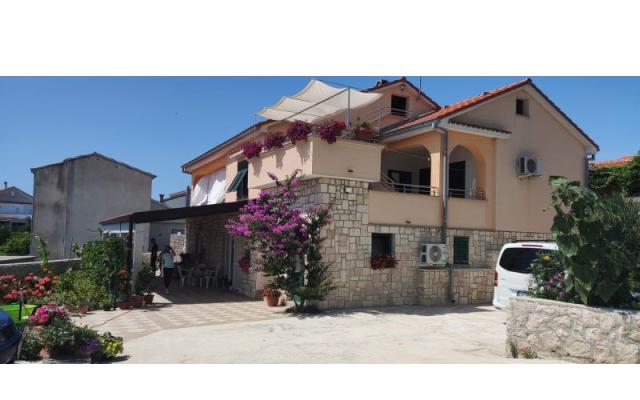 Apartma Lemi - apartmaji Ražanac Hrvaška