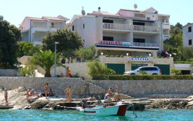 Aparthotel eM-Ka - apartmaji Rogoznica Hrvaška
