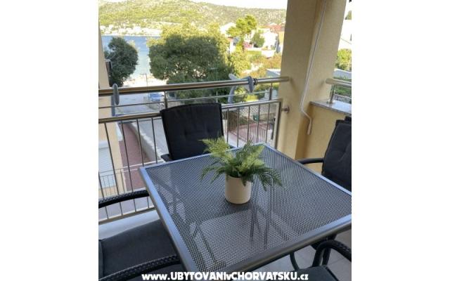 Apartma R - apartmaji Rogoznica Hrvaška