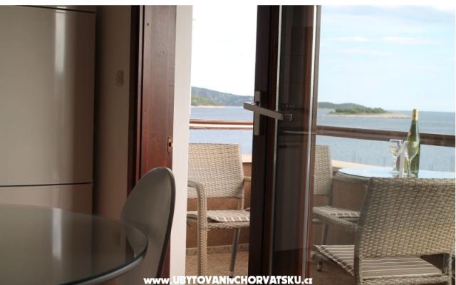 Apartmaji Tomislav Brnas - apartmaji Rogoznica Hrvaška