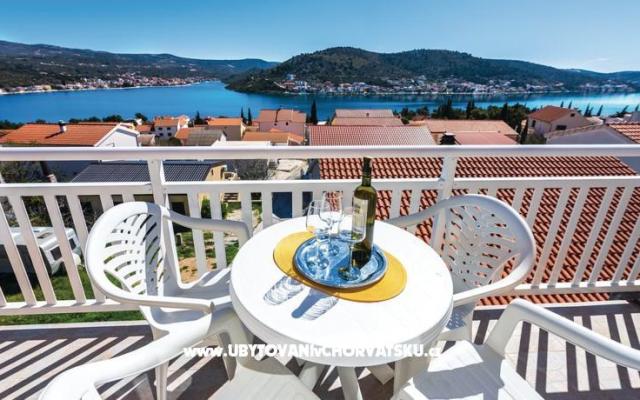 Apartmaji Zdravka - apartmaji Rogoznica Hrvaška