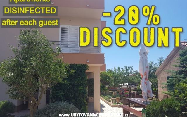 Apartmaji Krešimir  OD 30 EUR - apartmaji Rogoznica Hrvaška