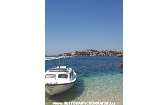 Hiša na plaži - apartmaji Rogoznica Hrvaška