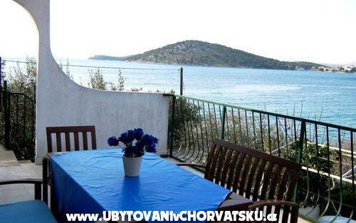 Maxi Apartma - apartmaji Rogoznica Hrvaška