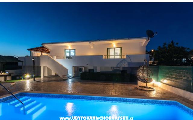Vila Alina - apartmaji Rogoznica Hrvaška