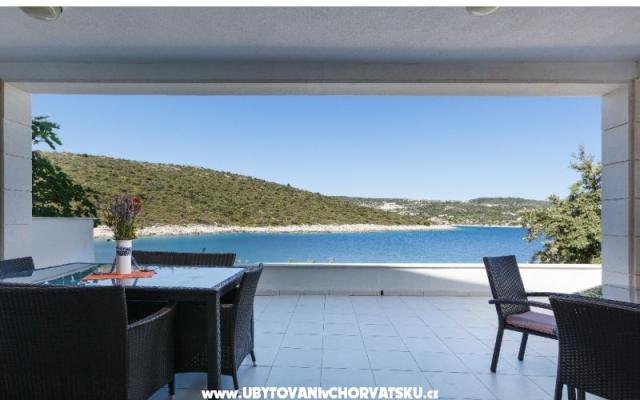 Villa Sunny - apartmaji Rogoznica Hrvaška