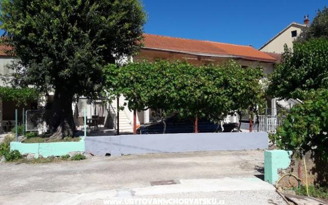 Apartma Stara kuća  - apartmaji Šibenik Hrvaška