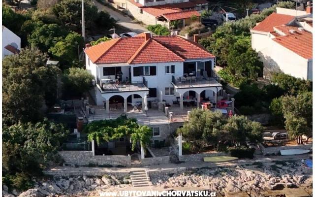Apartmaji Oli - apartmaji otok Šolta Hrvaška