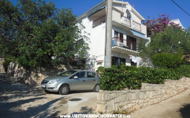 Apartmaji Petra - apartmaji otok Šolta Hrvaška