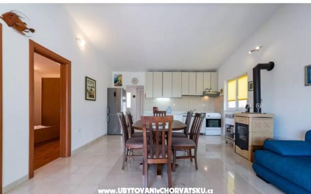 Apartmaji Anka - apartmaji otok Šolta Hrvaška