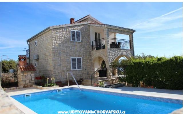 Apartmaji Solta - apartmaji otok Šolta Hrvaška