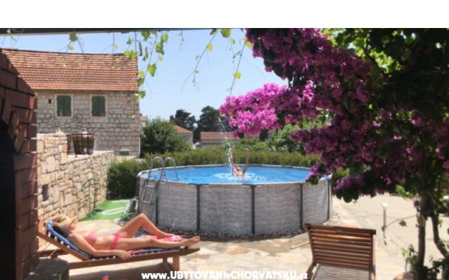 Hacienda Dora - apartmaji otok Šolta Hrvaška