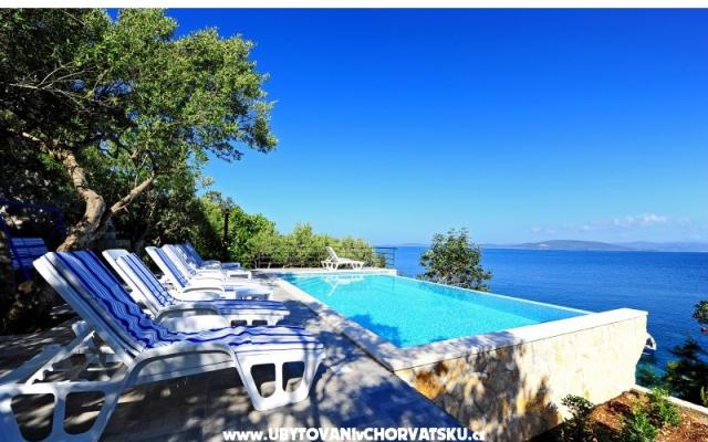Vila Jadranka - apartmaji otok Šolta Hrvaška