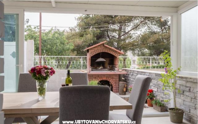 Luxury , with garden! Aenona - apartmaji Split Hrvaška