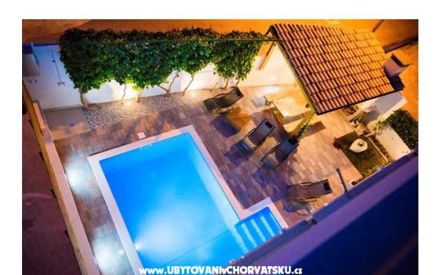 HolidayHomeSpalato-pool apartments  - apartmaji Split Hrvaška