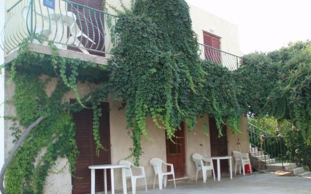 Apartmay pokoje Urlić - apartmaji Sreser Hrvaška
