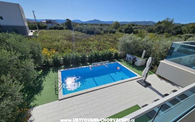 Villa Maestro - apartmaji Sreser Hrvaška