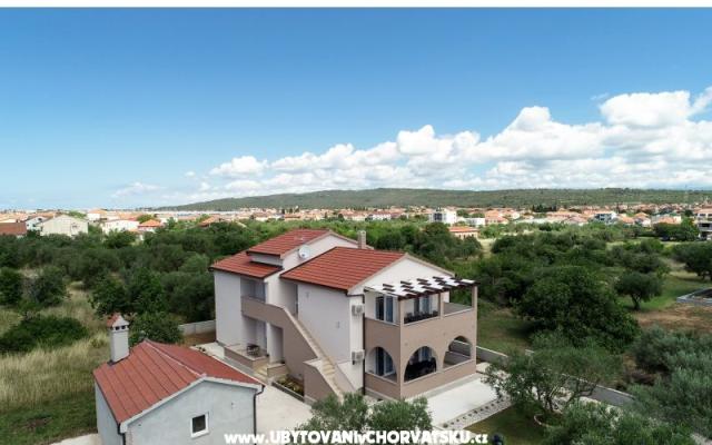  Apartmaji J - apartmaji Sukošan Hrvaška