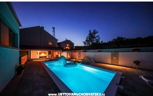Apartma ANAI with private  pool - apartmaji Sukošan Hrvaška