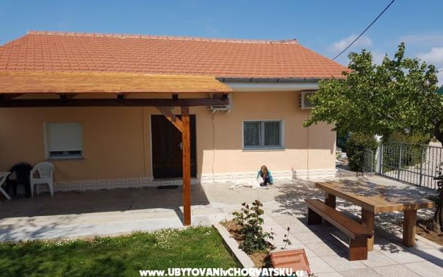 Kuča Gabriela - apartmaji Sukošan Hrvaška