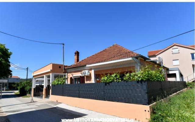 Počitniški dom Magdalena - apartmaji Sukošan Hrvaška