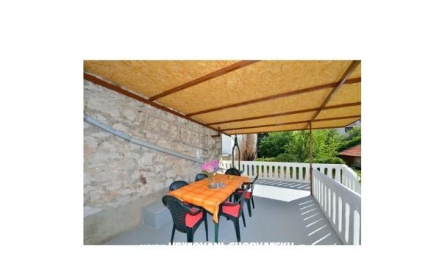 Stari dvori - apartmaji Sukošan Hrvaška