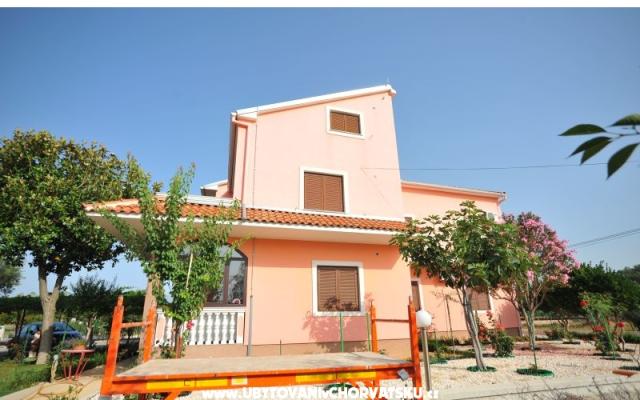 Villa Dalmatia - apartmaji Sukošan Hrvaška
