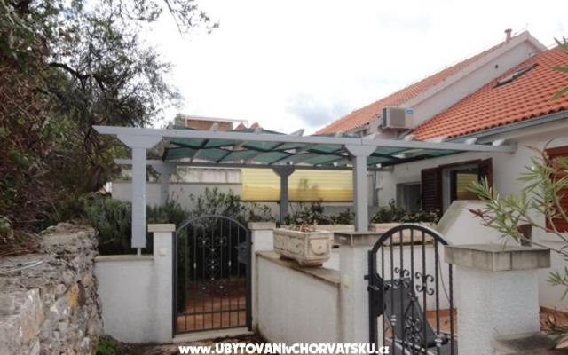 Apartma Boris - apartmaji Supetar - Brač Hrvaška