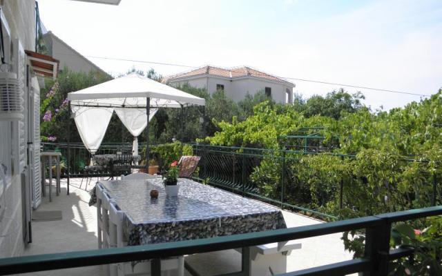 Počitniški dom Ivana - apartmaji Supetar - Brač Hrvaška