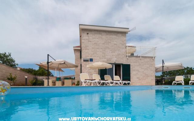 Vile Dinoti - apartmaji Supetar - Brač Hrvaška
