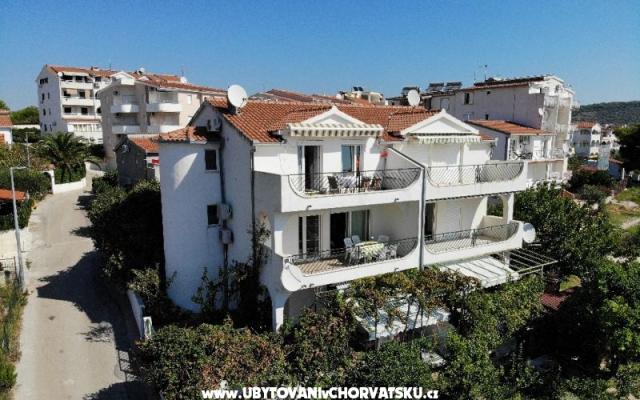 Villa Helio - apartmaji Trogir Hrvaška