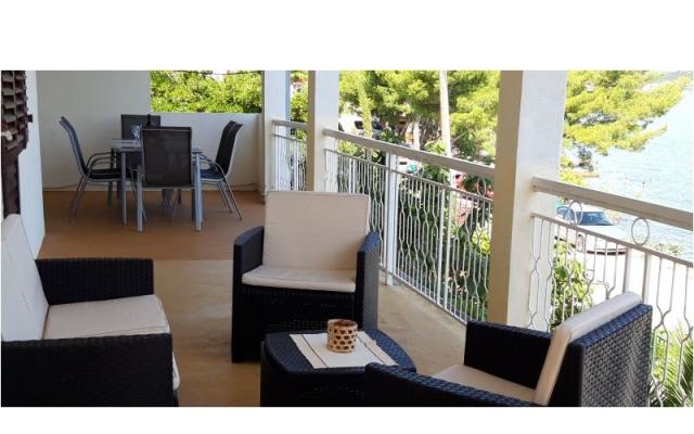 Apartma Oleander - apartmaji Trogir Hrvaška