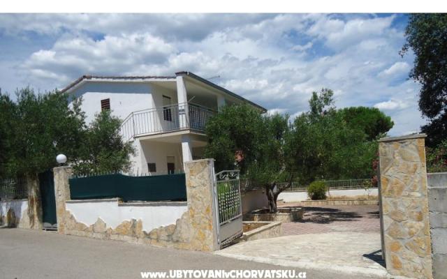 Apartma Tina - apartmaji Trogir Hrvaška