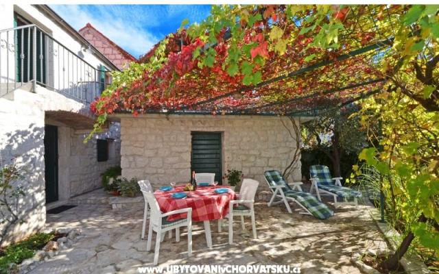 Apartmets Villa Maslina - apartmaji Trogir Hrvaška