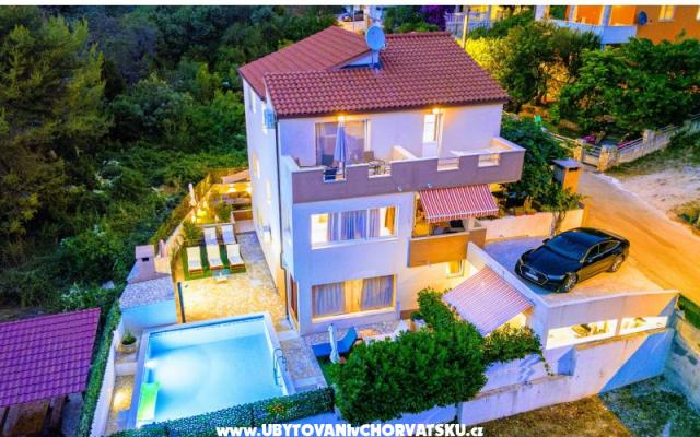 Bruno's Poolside Retreat - apartmaji Trogir Hrvaška