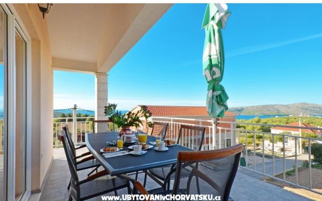 Charlie - apartmaji Trogir Hrvaška