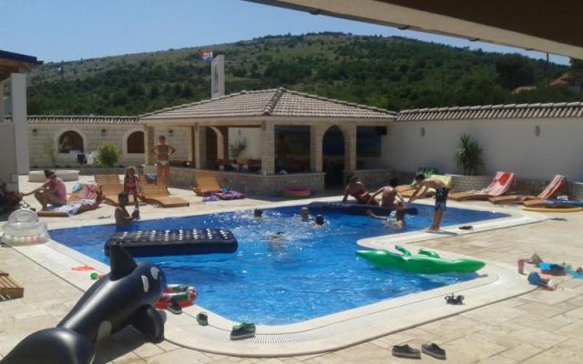 Hacienda Maximilian - apartmaji Trogir Hrvaška