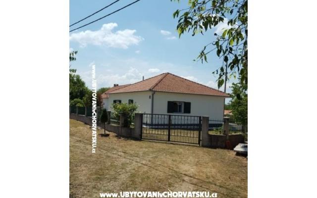 Holiday Home Endi - apartmaji Trogir Hrvaška