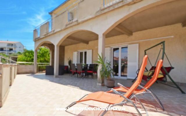 Karlo - apartmaji Trogir Hrvaška