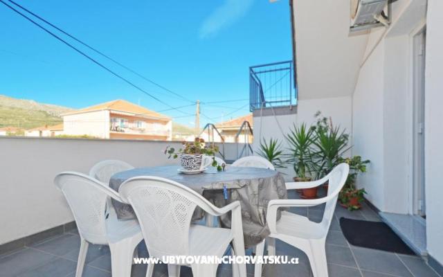 Apartma Keka - apartmaji Trogir Hrvaška