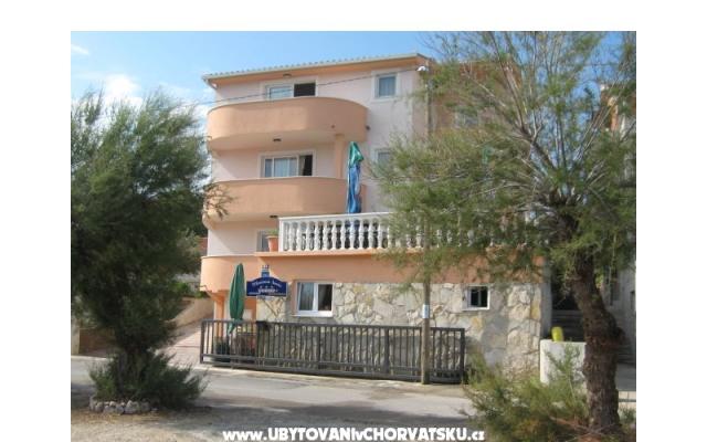 Marinovi Dvori - apartmaji Trogir Hrvaška