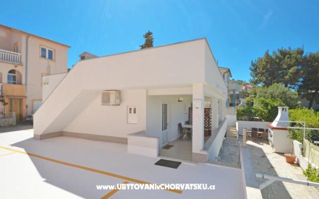 Punta Apartmaji - apartmaji Trogir Hrvaška